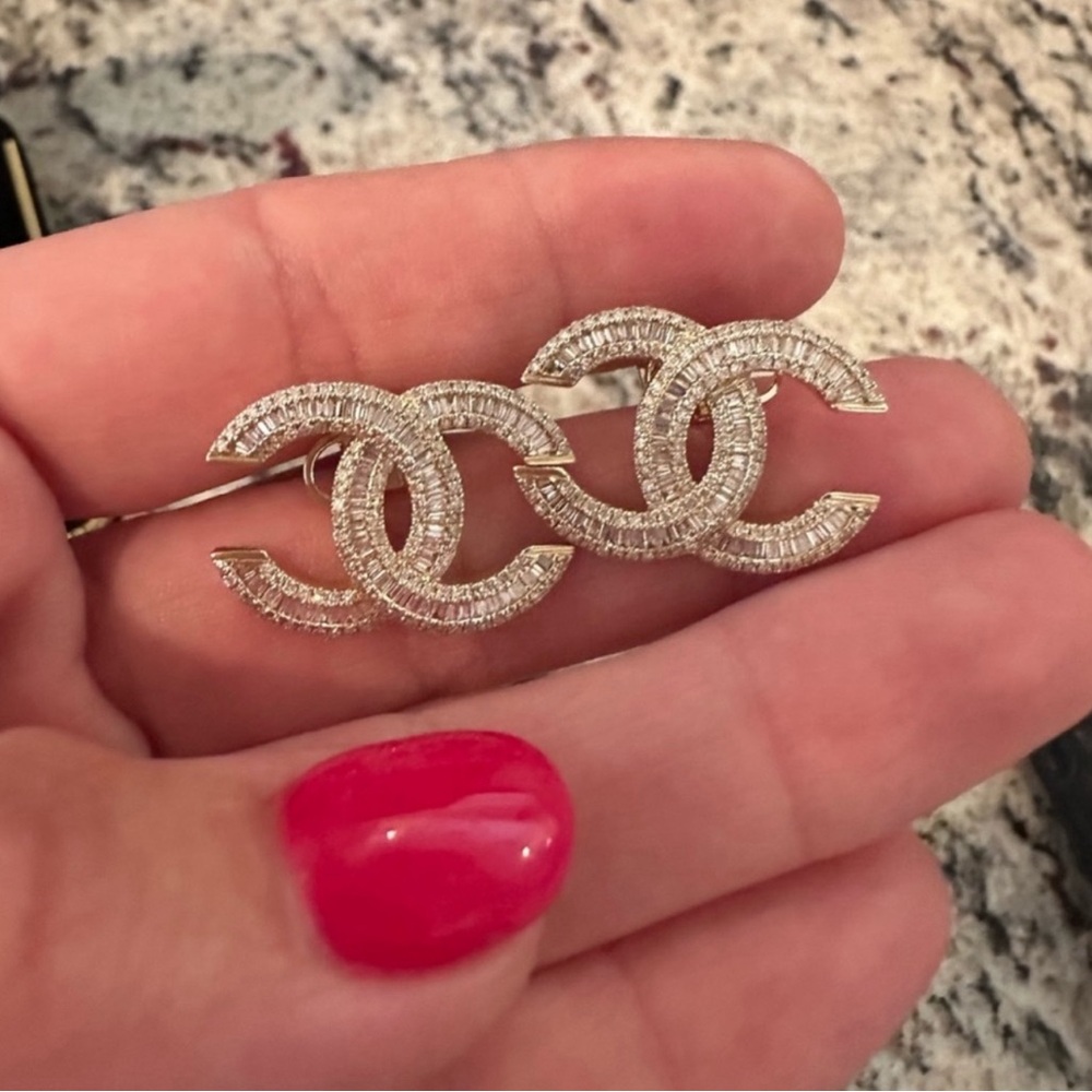 14K Gold  and diamond Earrings. Comes with appraisal from the jeweler.